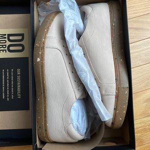 Kennth Cole Leather women shoes size 9 new